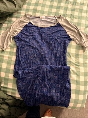 LuLaRoe Blue Geometric Raglan Dress with Gray Sleeves